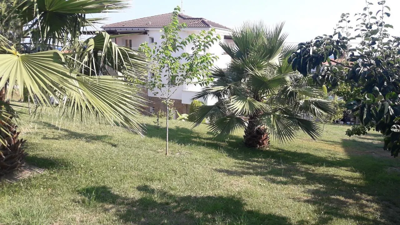 Ξενοδοχείο με διαμερίσματα Villa Helga Exotic Πευκοχώρι